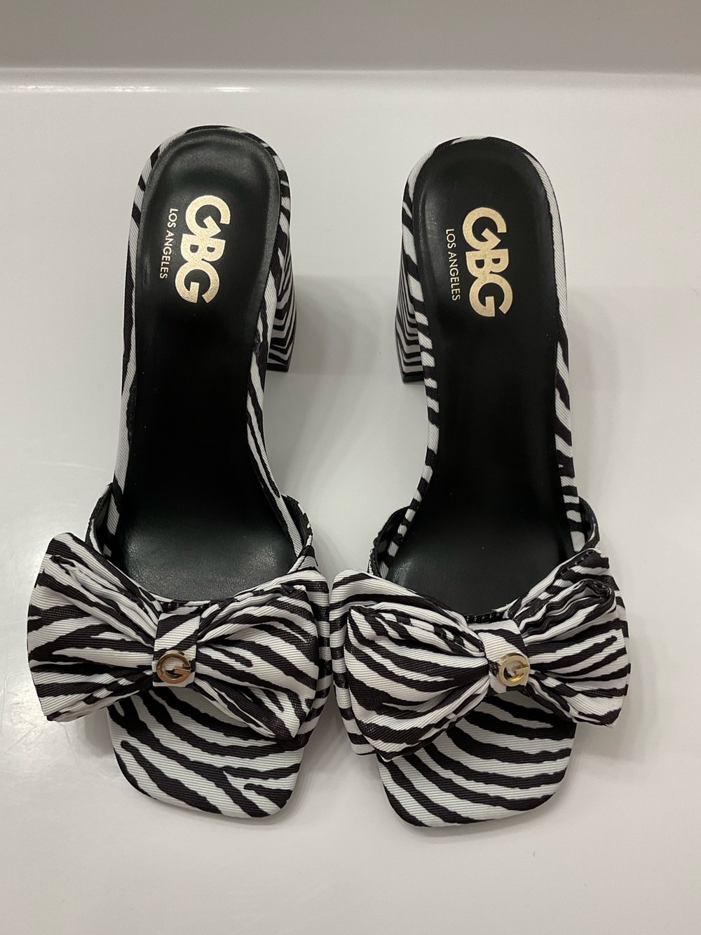 NWOT GBG Los Angeles black and white zebra bow slide heels